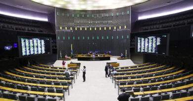 Golpe do falso advogado: Câmara dos Deputados aprova projeto que tipifica prática no Código Penal