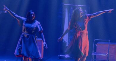 “Menospausa” aborda maturidade feminina com humor e reflexão no Theatro José de Alencar