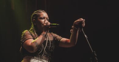 O show “Amanda Mendonça canta Djavan” celebra as raízes culturais e identidades nordestinas de duas gerações de artistas da MPB.