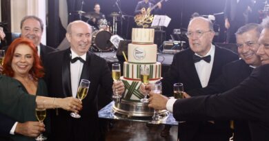 Ideal Clube celebra 95 anos de história com baile de aniversário