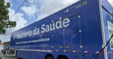 Representantes do Ministério da Saúde visitam carreta de exames de imagem em Tauá (CE)