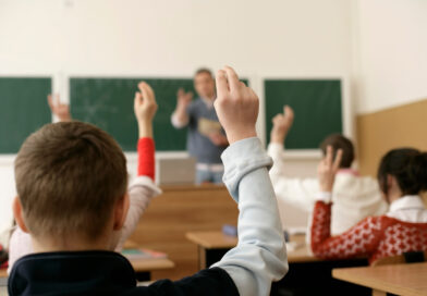Eleições podem ser uma oportunidade para abrir diálogo e conscientizar crianças e adolescentes sobre participação, direitos e convivência democrática